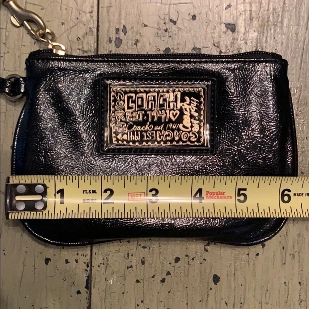 𝅺COACH Poppy Black & Gold Patent Leather Wristlet